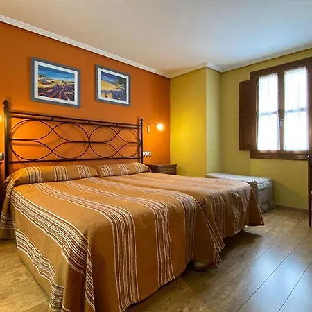Hostal Rey Pedro I Santo Domingo De La Calzada Exterior photo