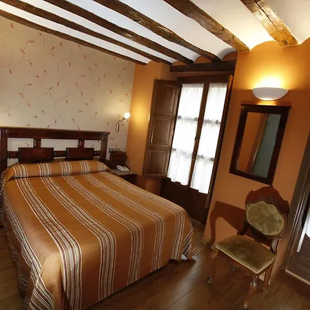 Hostal Rey Pedro I Santo Domingo De La Calzada Exterior photo